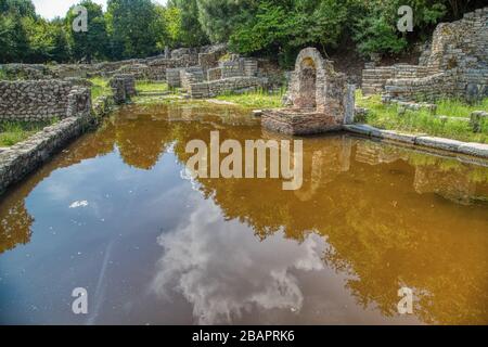 Butrint est les principaux centres archéologiques d'Albanie et est protégé par l'UNESCO en tant que site du patrimoine mondial. La ville ancienne a été construite sur Ksami Banque D'Images