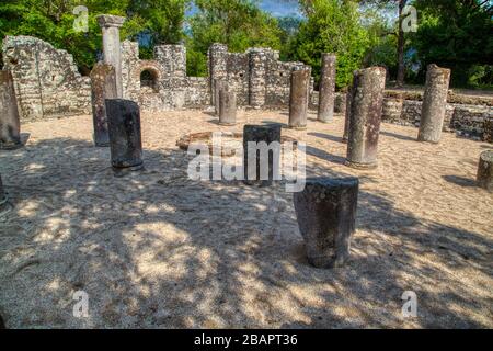 Butrint est les principaux centres archéologiques d'Albanie et est protégé par l'UNESCO en tant que site du patrimoine mondial. La ville ancienne a été construite sur Ksami Banque D'Images