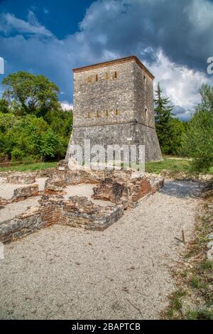 Butrint est les principaux centres archéologiques d'Albanie et est protégé par l'UNESCO en tant que site du patrimoine mondial. La ville ancienne a été construite sur Ksami Banque D'Images