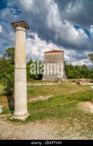 Butrint est les principaux centres archéologiques d'Albanie et est protégé par l'UNESCO en tant que site du patrimoine mondial. La ville ancienne a été construite sur Ksami Banque D'Images