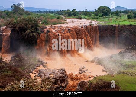 TIS ISSAT ou Tissisat. Les chutes du Nil Bleu sont une chute d'eau sur le Nil Bleu en Ethiopie. Il est connu sous le nom de Tis Abay dans Amharic, signifiant «grande fumée Banque D'Images