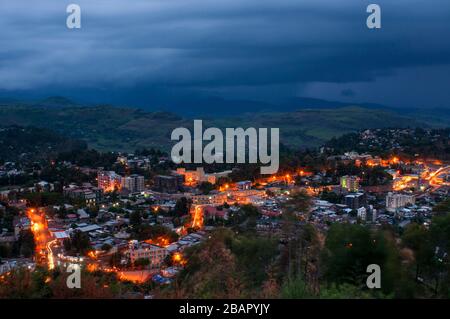 Vue aérienne paysage de la ville de Gondar, Ethiopie. Gondar est l'un des sites les plus merveilleux au monde. Non seulement pour son impressionnant Palais Royal, son Banque D'Images