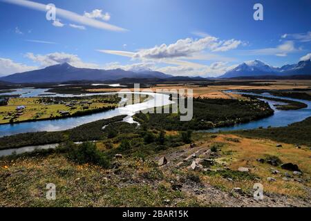 Vue sur la rivière Serrano, Villa Serrano, Torres de Paine, région de Magallanes, Patagonia, Chili Banque D'Images