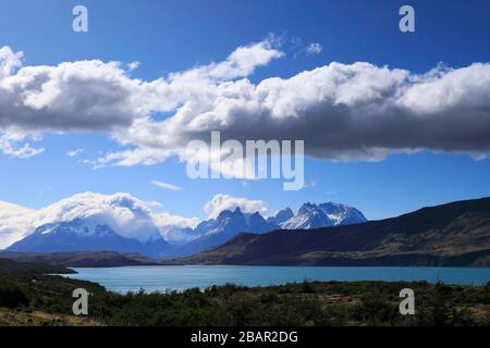 Vue estivale du Lago del Torro, Torres de Paine, région de Magallanes, Patagonie, Chili, Amérique du Sud Banque D'Images