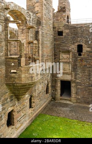 Le palais du comte est un palais historique ruiné près de la cathédrale St Magnus, à Kirkwallk, Orkney, en Écosse. Banque D'Images