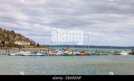 Crosshaven, Cork, Irlande. 29 mars 2020. En raison des restrictions actuelles du gouvernement en ce qui concerne le Covid-19, l'utilisation des bateaux de loisirs est limitée en cas d'urgence. La photo montre des bateaux attachés à la marina de Crosshaven, Co. Cork, Irlande. - crédit; David Creedon / Alay Live News Banque D'Images