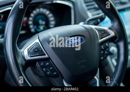 Groupe d'instruments numériques Ford Mondeo/jauges. Compteur de vitesse numérique, tr/min, odomètre, unité de conversion Ford Banque D'Images