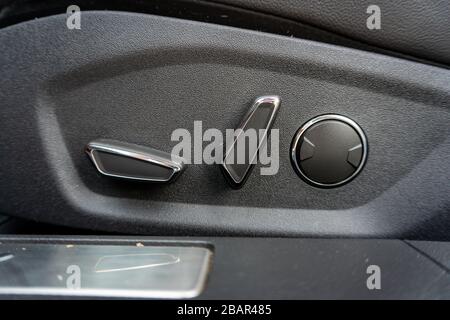 Boutons de mémorisation de sièges de voiture - voiture faite sur mesure, paquet individuel Banque D'Images