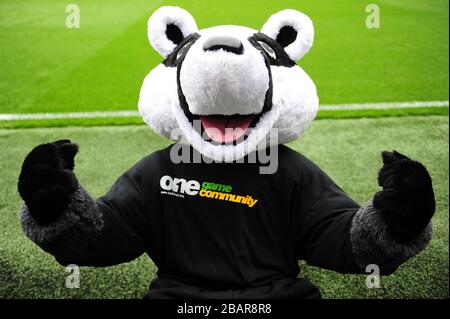 La mascotte de Fulham Billy le Badger Banque D'Images