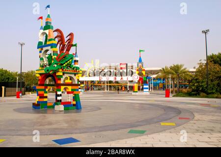 Dubaï / Émirats arabes Unis - 9 mars 2020 : entrée de Legoland dans les parcs et centres de villégiature de Dubaï. Parc aquatique Legoland. Banque D'Images