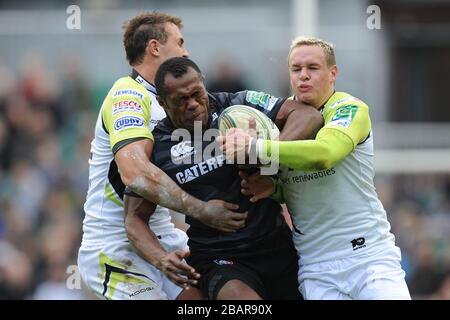 Vereniki Goneva, de Leicester Tigers, est abordé Banque D'Images