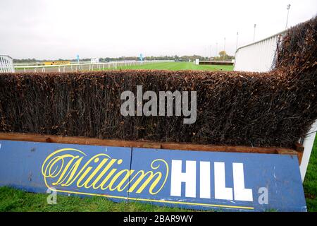 Marque William Hill sur les clôtures à l'hippodrome de Kempton Banque D'Images