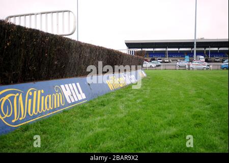 Marque William Hill sur les clôtures à l'hippodrome de Kempton Banque D'Images