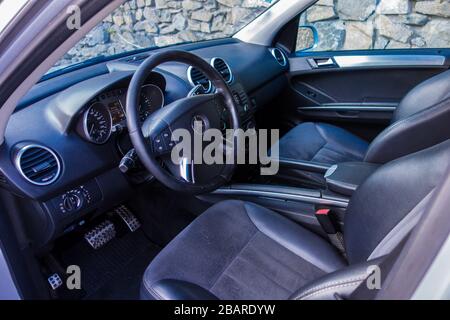 Cluj-Napoca, Roumanie -21 juillet 2018 : Mercedes-Benz ML-Class ML500 4x4 essai routier on. Équipement Avantgarde, intérieur cuir, engrenage automatique, photo Banque D'Images