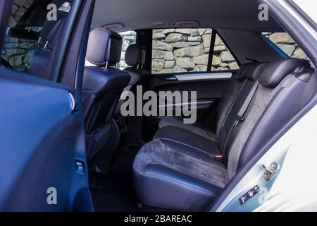 Cluj-Napoca, Roumanie -21 juillet 2018 : Mercedes-Benz ML-Class ML500 4x4 essai routier on. Équipement Avantgarde, intérieur cuir, engrenage automatique, photo Banque D'Images