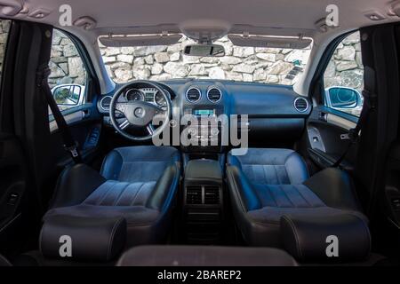 Cluj-Napoca, Roumanie -21 juillet 2018 : Mercedes-Benz ML-Class ML500 4x4 essai routier on. Équipement Avantgarde, intérieur cuir, engrenage automatique, photo Banque D'Images