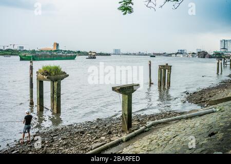 SAIGON / VIETNAM, 19 AOÛT 2018 - vie de rue colorée, ancienne architecture dans le District 1, centre de Ho Chi Minh ville Banque D'Images