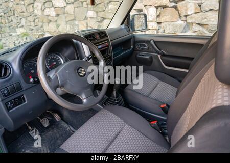 Cluj-Napoca,Cluj/Romania-08.29.2019-Suzuki Jimny 4 roues motrices photo intérieure détaillée. Grand objectif, sièges arrière repliés Banque D'Images