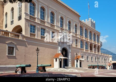 Façade du Palais - résidence officielle du Prince de Monaco à Monaco-Ville, Monaco. Banque D'Images