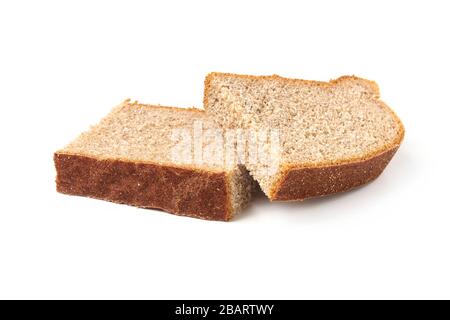 Deux morceaux de pain de seigle isolés sur fond blanc Banque D'Images