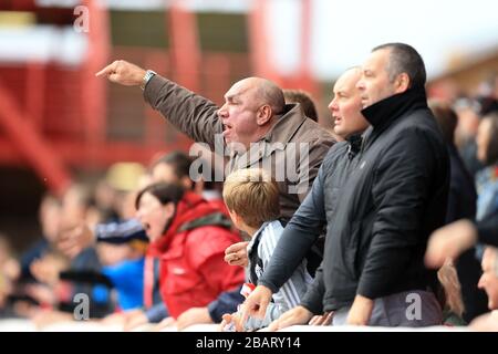 Les fans de Nottingham Forest font connaître leurs sentiments dans les tribunes Banque D'Images