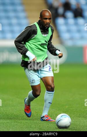 William Edjenguele de Coventry City pendant la période d'échauffement Banque D'Images