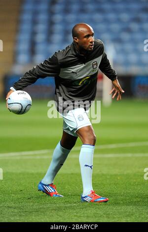 William Edjenguele de Coventry City pendant la période d'échauffement Banque D'Images