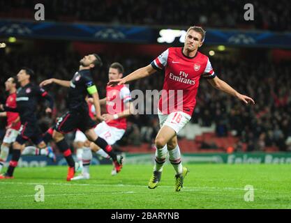 Aaron Ramsey d'Arsenal célèbre la notation du troisième but Banque D'Images
