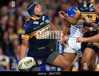 Ben Jones-Bishop de Leeds Rhinos célèbre son essai Banque D'Images