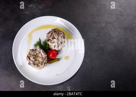 Délicieux strobganoff de bœuf avec purée de pommes de terre. Bœuf avec pomme de terre Banque D'Images