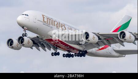 Emirates Airbus A 380, A 6-EEE au départ de l'aéroport de Manchester Banque D'Images