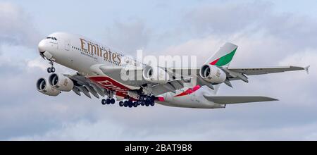 Emirates Airbus A 380, A 6-EEE au départ de l'aéroport de Manchester Banque D'Images