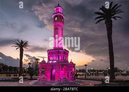 Tour de l'horloge d'Izmir sur la place Konak à Izmir, en Turquie. Banque D'Images