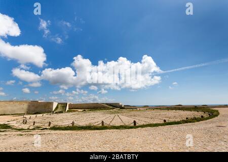 Le compas de Mariner est situé en pierre, mais peut-être un cadran solaire, Fortaleza de Sagres, fort d'Henry le navigateur, Sagres, Algarve, Portugal Banque D'Images