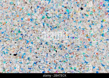 Surface de résistance aux intempéries en plastique de recyclage multicolore : planche à dissoudre en granulés de plastique recyclé multicolore Banque D'Images