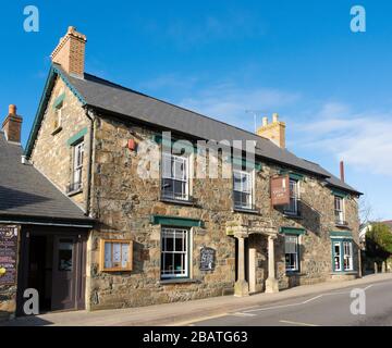 Extérieur de la maison publique Castle Inn (anciennement The Castle Hotel), Bridge St, Newport, Pembrokeshire. Pays de Galles. ROYAUME-UNI Banque D'Images