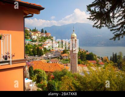 Scène de jour dans le célèbre lac de Côme en Italie Banque D'Images