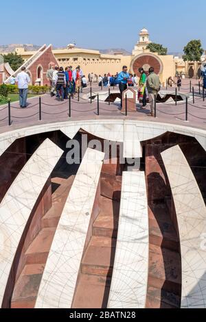 Jaya Prakash Yantra à Jantar Mantar, une collection de dix-neuf instruments astronomiques architecturaux à Jaipur, Rajasthan, Inde Banque D'Images