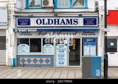 Le restaurant Oldhams Fish a fermé ses portes pendant le verrouillage de l'épidémie de pandémie de coronavirus COVID-19. Westcliff on Sea, Essex, café à emporter au Royaume-Uni Banque D'Images