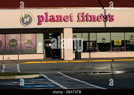 Un logo en dehors d'un emplacement Planet Fitness à Abingdon, Maryland, le 26 mars 2020. Banque D'Images