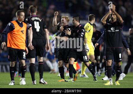 Keith Fahey (centre-droit) de Birmingham City célèbre avec Chris Burke (centre), vainqueur du match, après le coup d'alerte final Banque D'Images