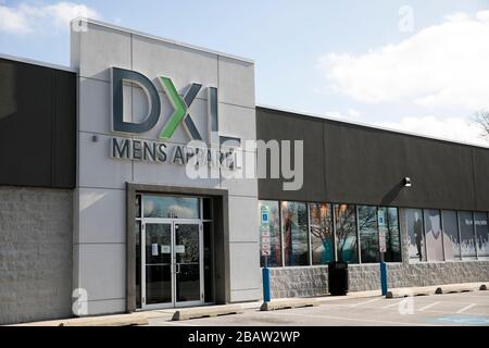 Un logo en dehors d'un magasin de détail Destination XL (DXL) à Towson, Maryland, le 26 mars 2020. Banque D'Images