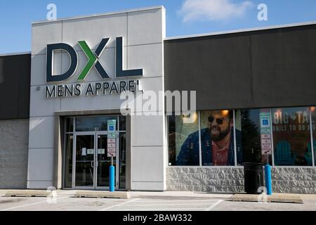 Un logo en dehors d'un magasin de détail Destination XL (DXL) à Towson, Maryland, le 26 mars 2020. Banque D'Images