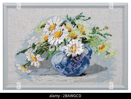 Photo brodée, toujours vie avec bouquet de fleurs dans vase, point de croix sur toile textile Banque D'Images