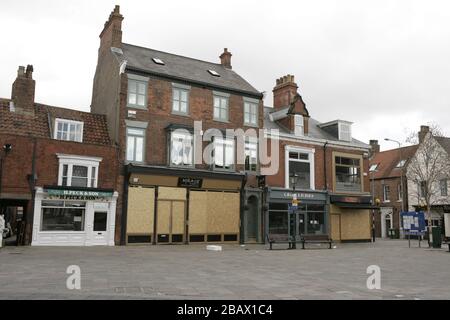 Fermé et embarqué restaurant, Beverley, East Riding of Yorkshire, COVID-19 coronavirus pandémique Banque D'Images