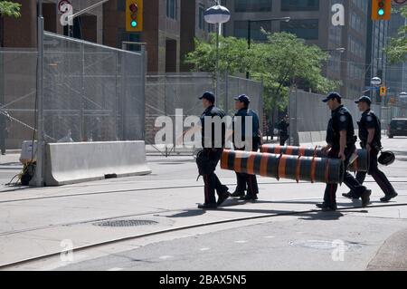 Des barrières de sécurité érigées au centre-ville de Toronto pour le sommet du G-20. Banque D'Images