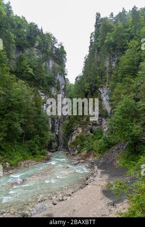 Randonnée dans la gorge de Partnach près de Garmisch-Partenkirchen, Haute-Bavière, Allemagne Banque D'Images