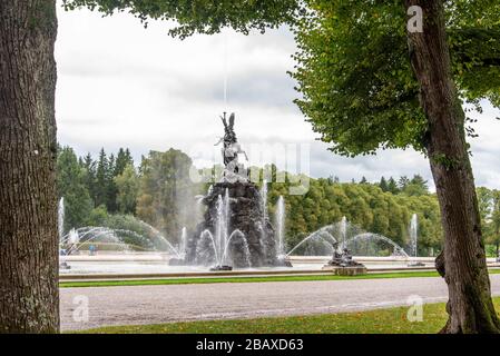 Fontaine principale dans le jardin du palais de Herrenchiemsee à Chiemsee, Bavière, Allemagne Banque D'Images