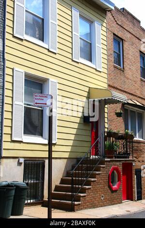 Dennet place est l'une des dernières allées survivantes de New York City, avec une communauté étroitement tricotée. Brooklyn le 29 JUILLET 2019 à New York, États-Unis. (Photo b Banque D'Images