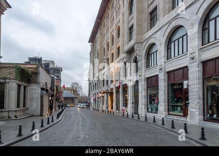 Istanbul / Turquie - 25 mars 2020: Istanbul, qui est restée vide à la suite de mesures prises dans le cadre de la pandémie de coronavirus Banque D'Images